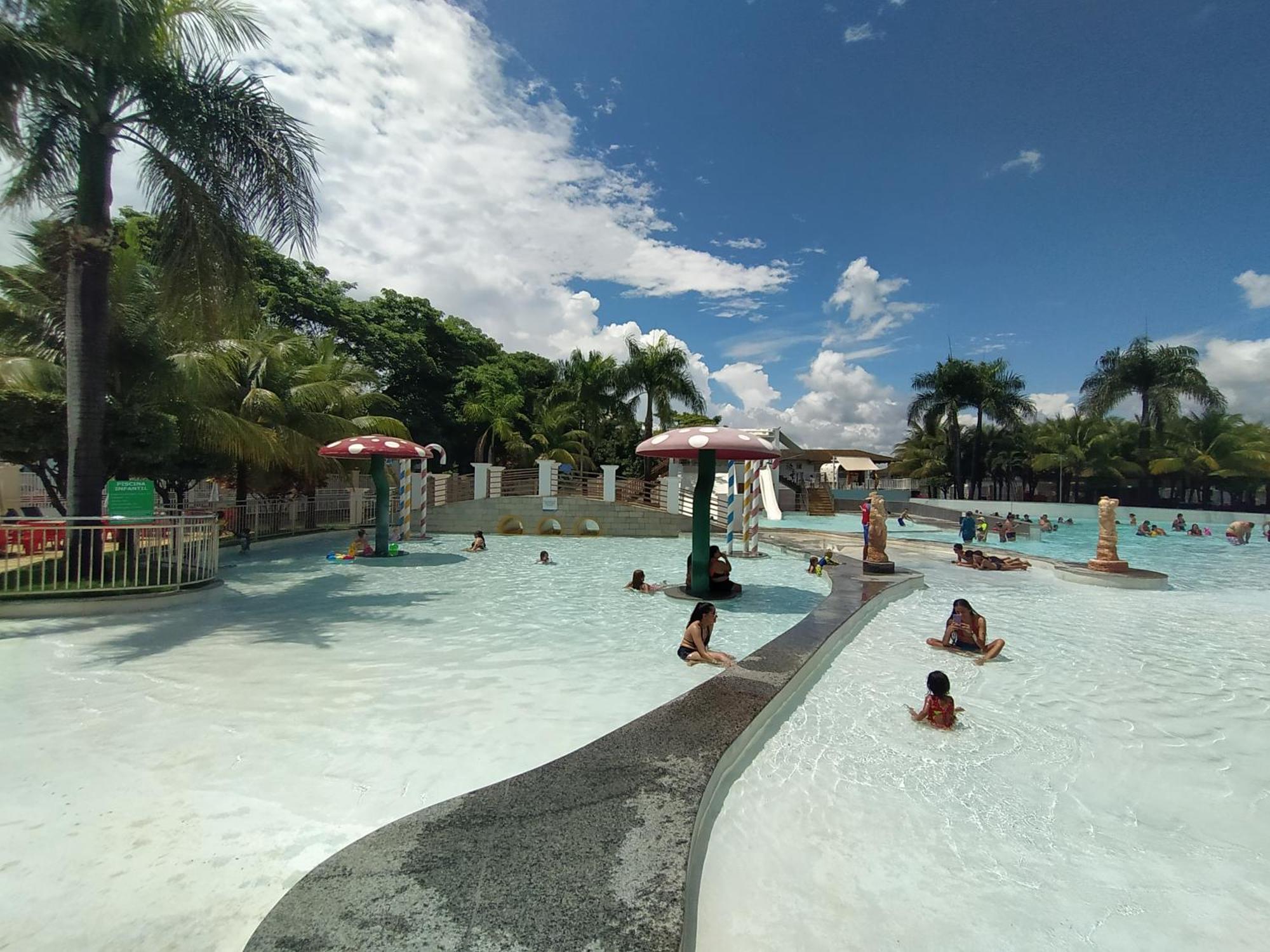 Lacqua Diroma, Mais Parque Acquatico Com Piscina De Ondas Калдас Новас Екстериор снимка